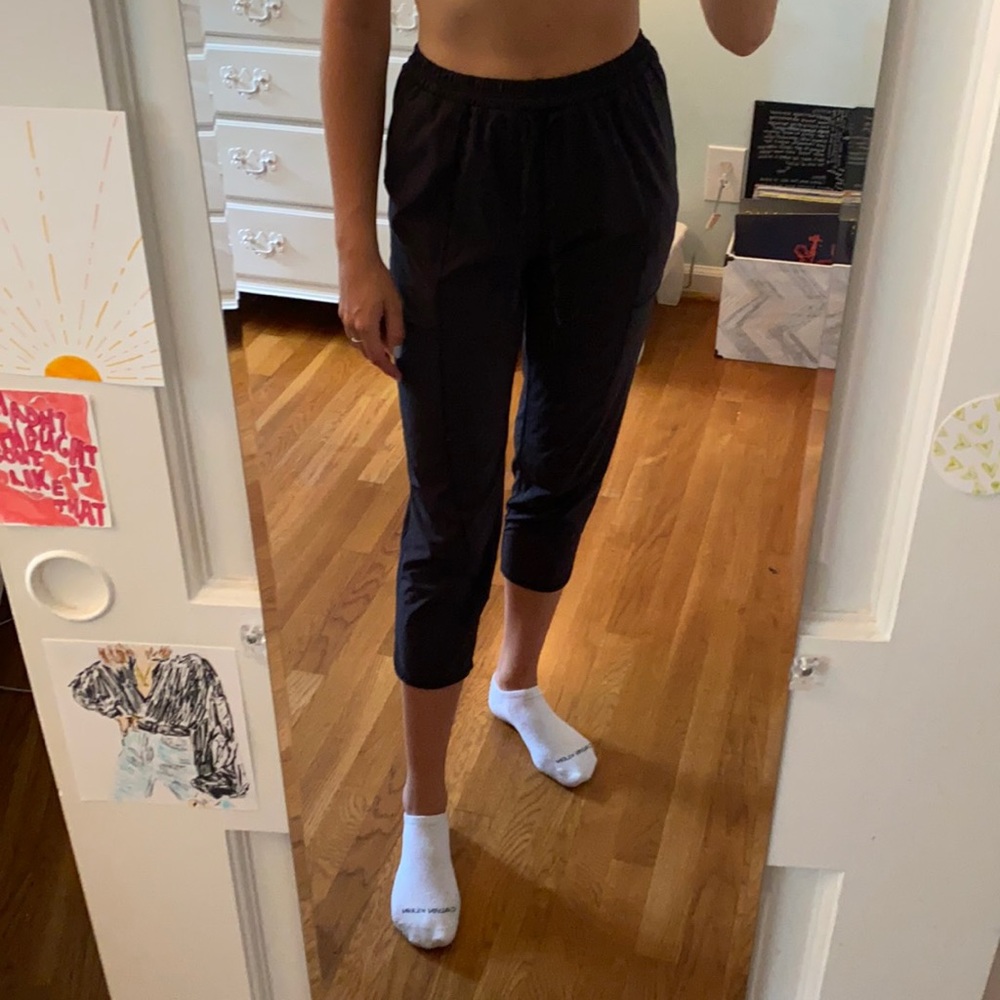 lululemon lightweight capri pants
